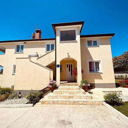Apartman Luna Sveti Lovreč Pazenatički Esterno foto