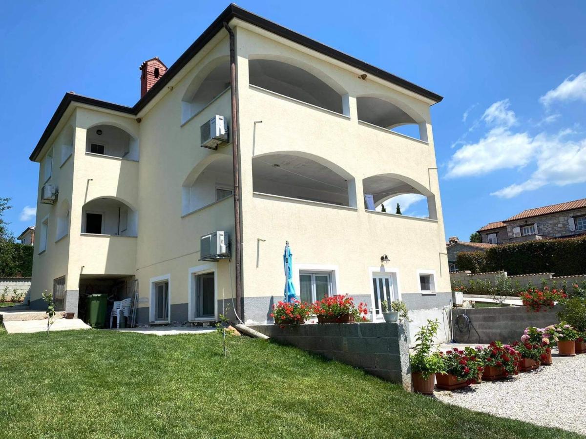 Apartman Luna Sveti Lovreč Pazenatički Esterno foto