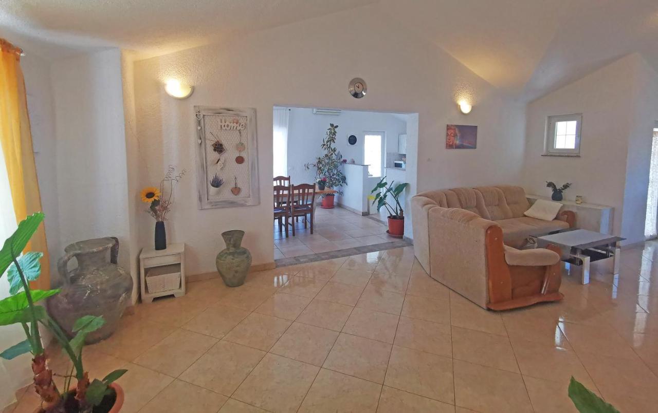 Apartman Luna Sveti Lovreč Pazenatički Esterno foto