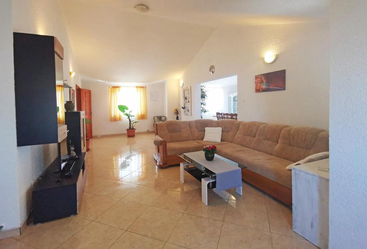 Apartman Luna Sveti Lovreč Pazenatički Esterno foto