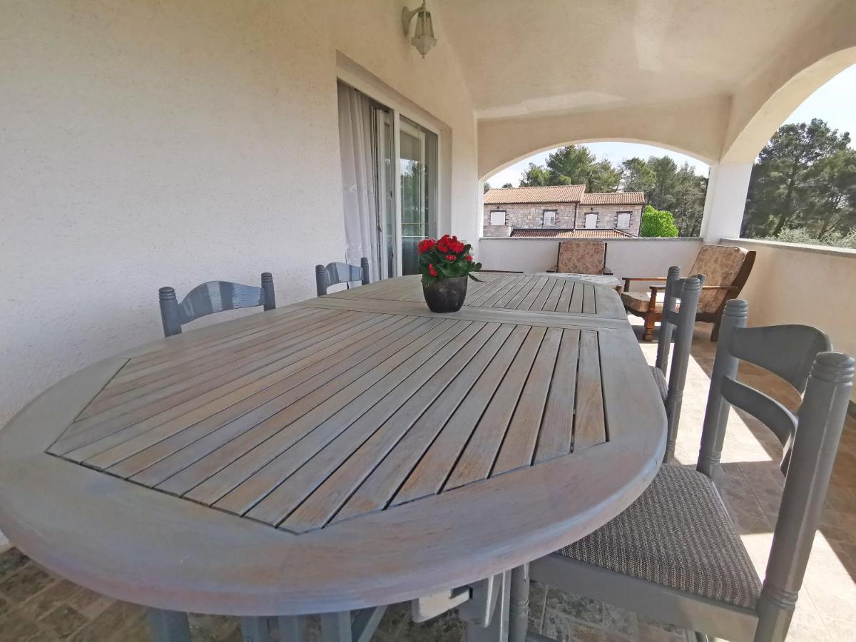 Apartman Luna Sveti Lovreč Pazenatički Esterno foto