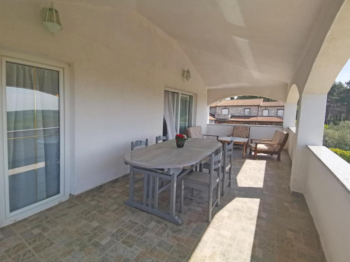 Apartman Luna Sveti Lovreč Pazenatički Esterno foto
