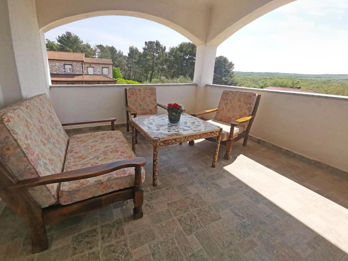 Apartman Luna Sveti Lovreč Pazenatički Esterno foto