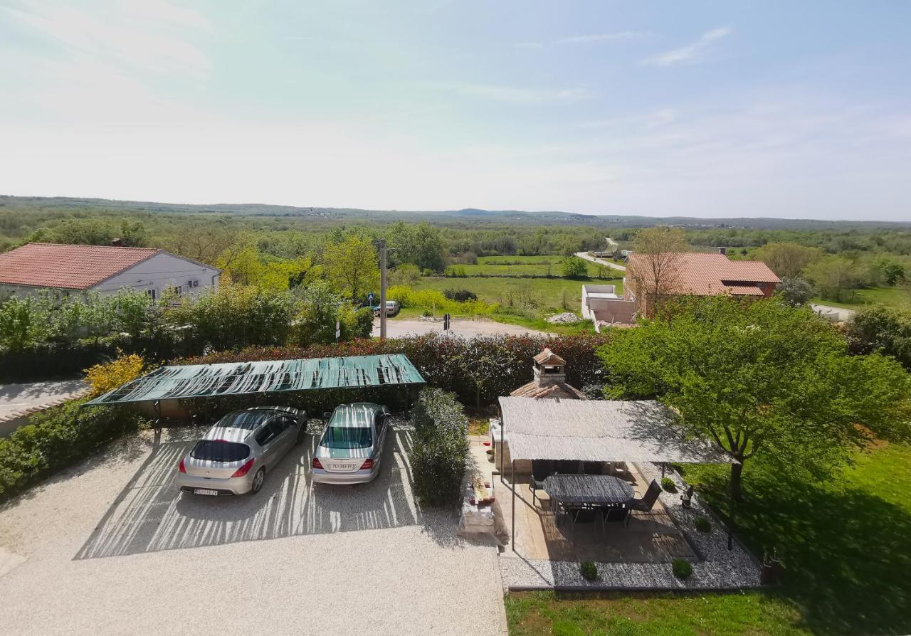 Apartman Luna Sveti Lovreč Pazenatički Esterno foto