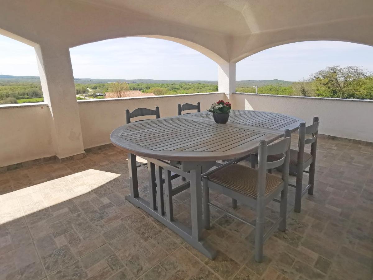 Apartman Luna Sveti Lovreč Pazenatički Esterno foto