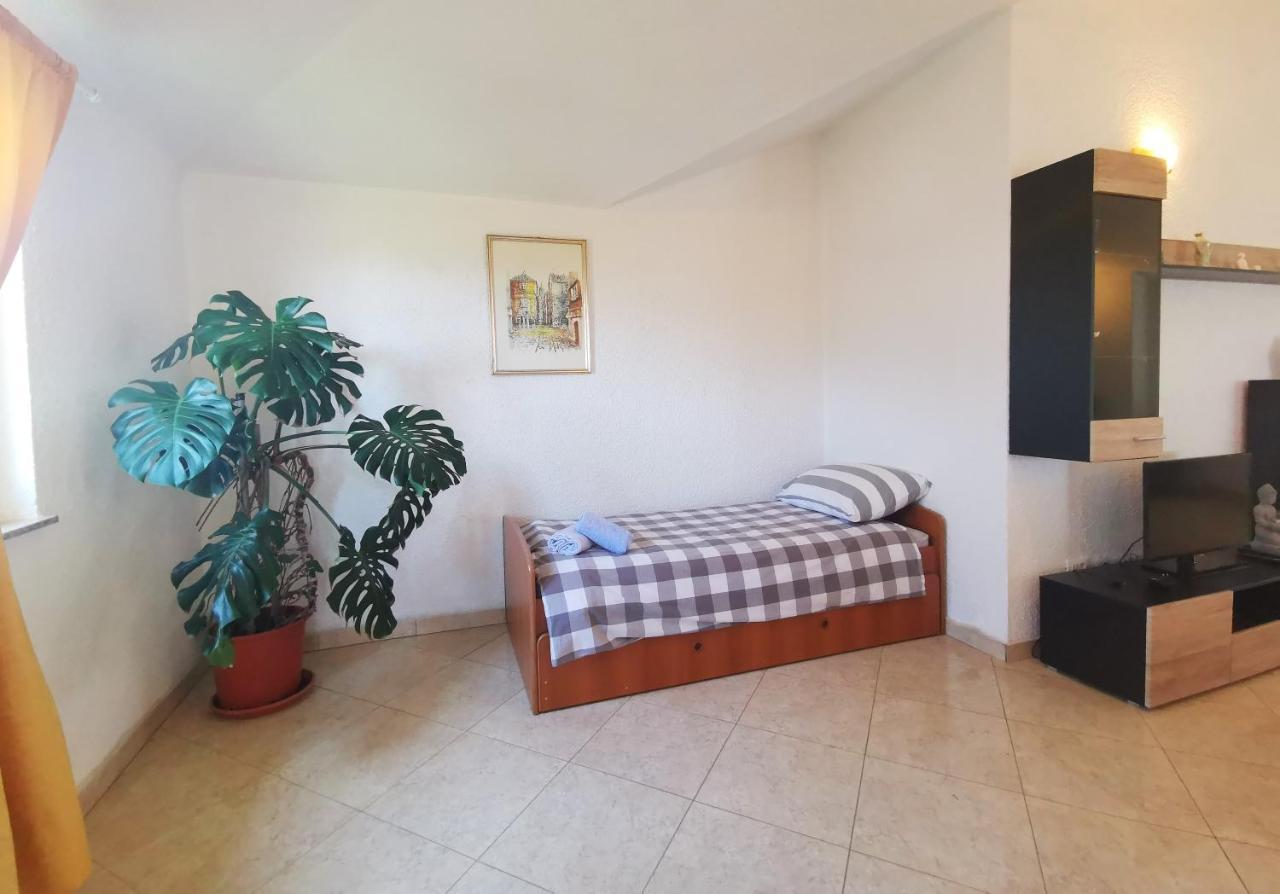 Apartman Luna Sveti Lovreč Pazenatički Esterno foto